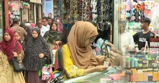 ঈদকে ঘিরে ময়মনসিংহে জমে ওঠেছে ঈদের বাজার